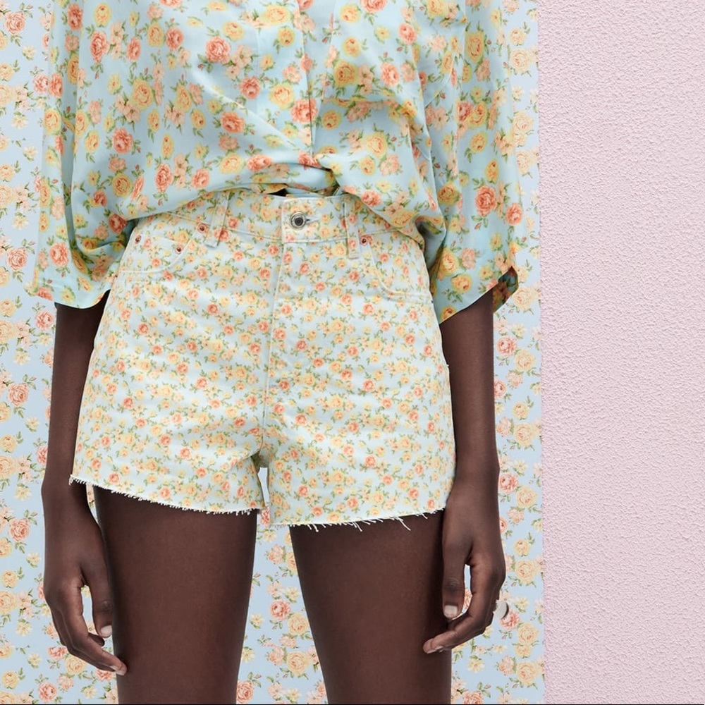 ZARA Denim 90’s romantic flower print raw hem high rise pastel